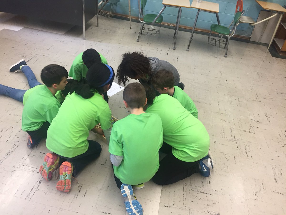 neda_allahyar's tweet photo. Loving the experience of being a core values judge at the @firstlegoleague! @schan_tdsb #igniteexploreinspire @LC3_TDSB @TDSB_STEM @AnnikaPint https://t.co/HNPOBJXwiL