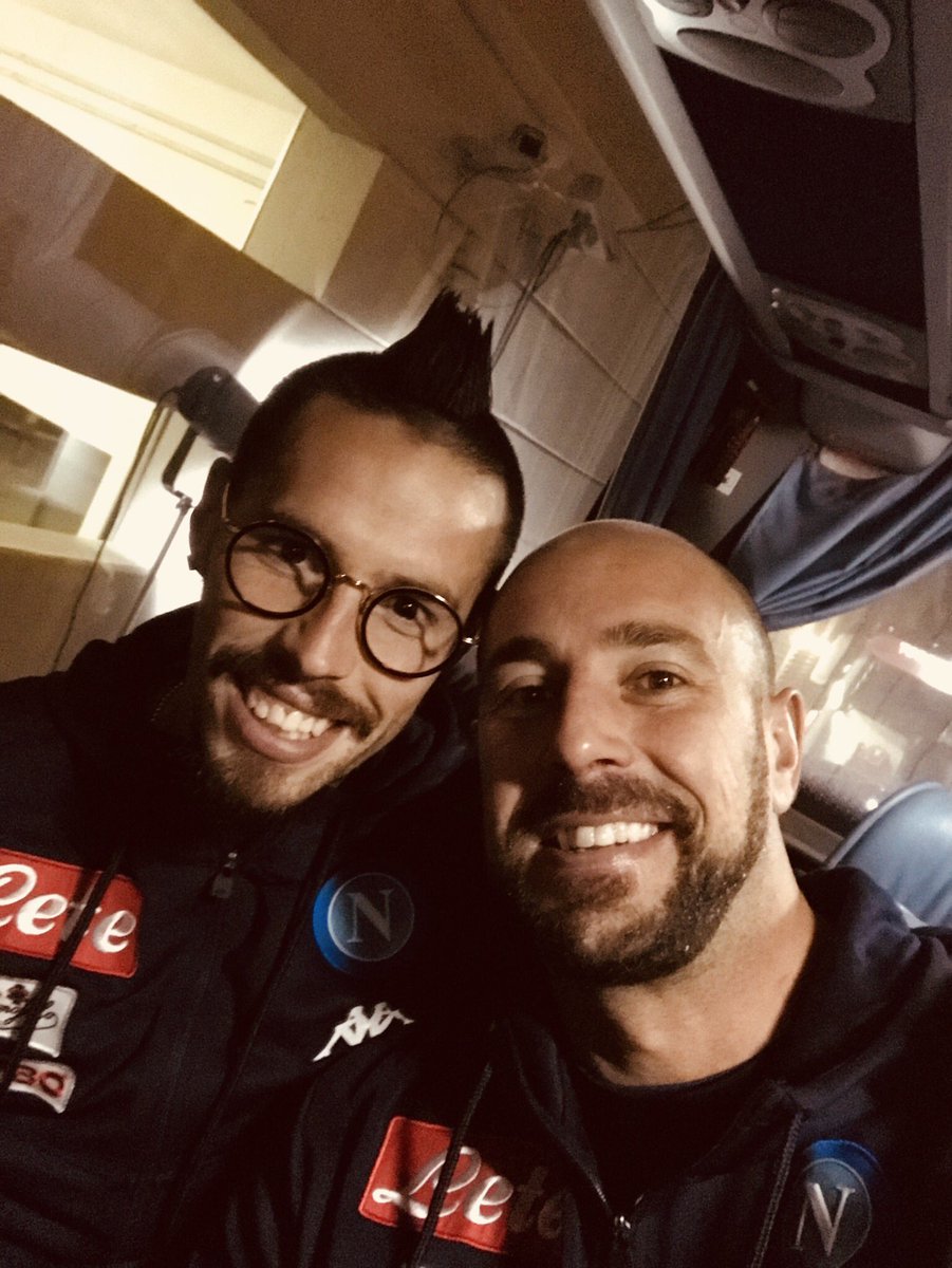 PReina25's tweet photo. Oggi hai fatto STORIA capitano!! Sono felice per te!! #hamsik115 Grande Vittoria per tornare lassù!!👏🏻👏🏻 Testa bassa e lavoro fino alla fine!! https://t.co/hPxGqdkQiS