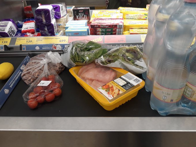 Grocery shopping in Budapest....a tad bit healthier than I ate in America! https://t.co/71XrU4ekL7