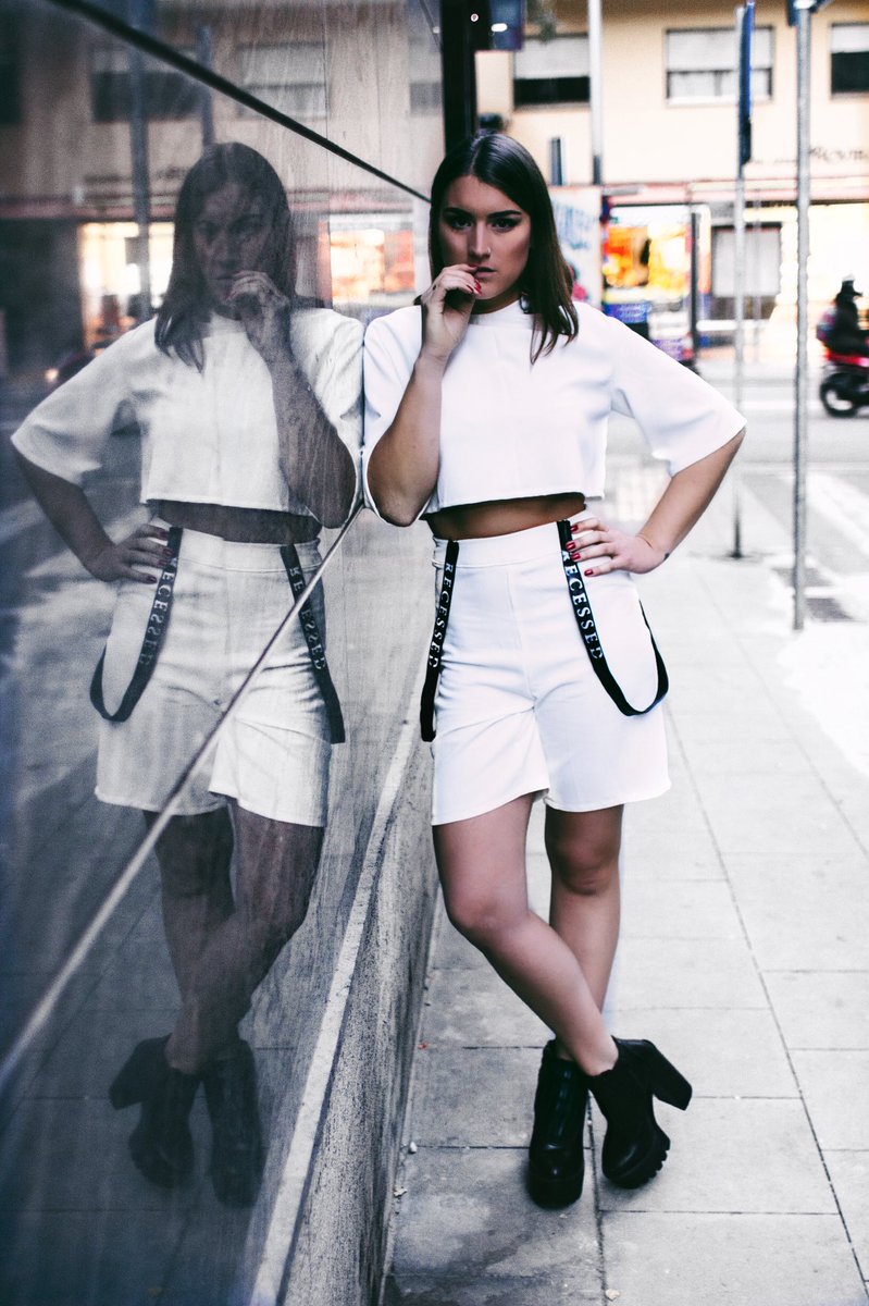 Rachelsch94's tweet photo. Aún quedan muchos looks más💪🏽😋 
Con nuestra preciosa @sara_pinyol! 
Y en unos dias os mostraremos la sesión de la colección recessed Man😱!! 
Estamos impacientes, y vosotros? https://t.co/IvTcK7MG1u