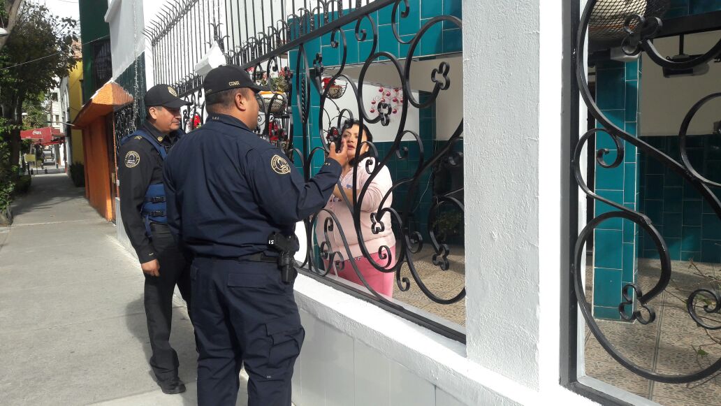 LMunicipio's tweet photo. @Col_NativitasDF Se realizaron visitas y entrevistas con vecinos y transeúntes para reforzar la seguridad con presencia policíaca en patrullas y personal pie tierra, se revisan las grabaciones del C2 con la cámara de Refugio y Virginia ID 2965 para dar con los responsables https://t.co/sIbyM03du6