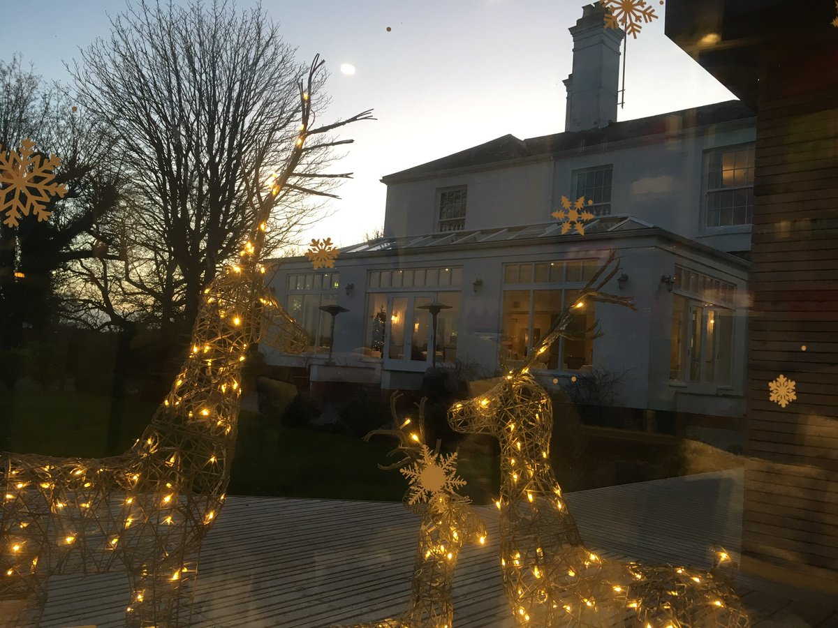 fishmorehall's tweet photo. A few tables available for Boxing Day lunch.  3 courses with coffee and mince pies £34.50pp. #ludlow #BoxingDay #Shropshire https://t.co/Iw0oCP2J39