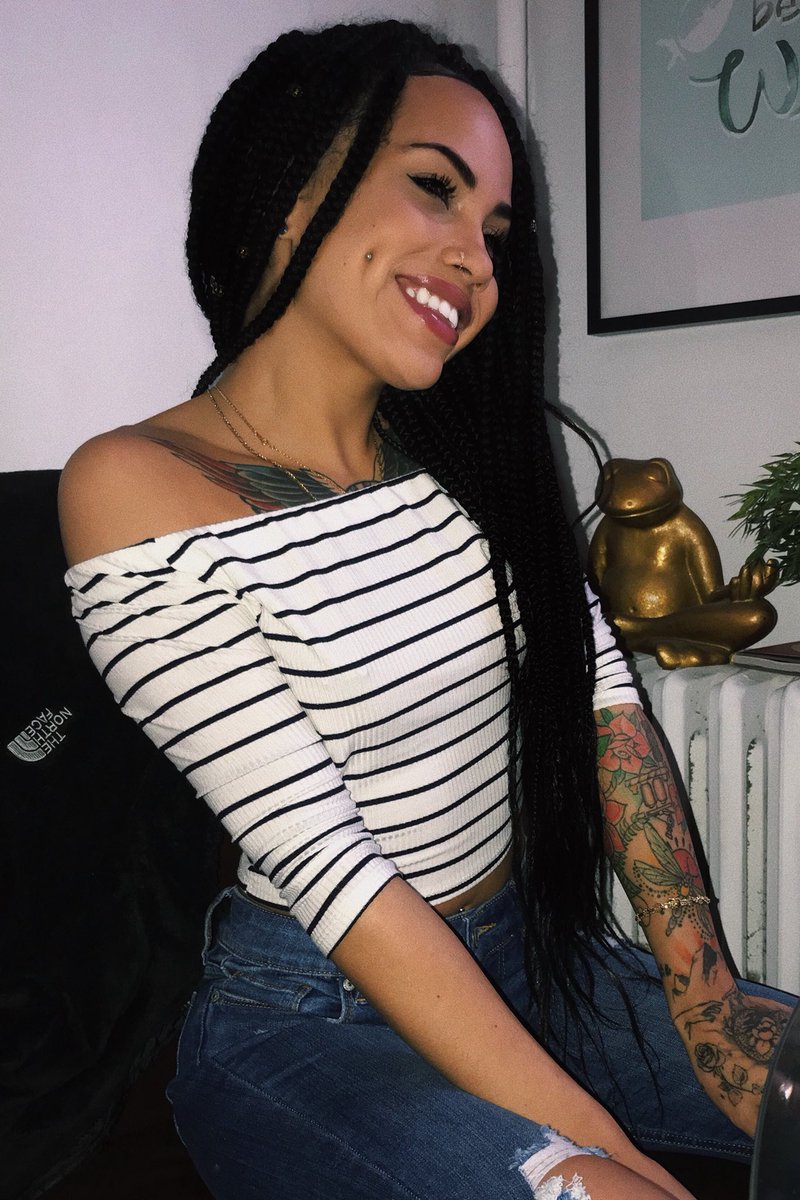 xEnoughSaidx's tweet photo. Me staring at the woman of my dreams tryna figure out why the fuck she so fine 🤗 https://t.co/LABepfeR4K
