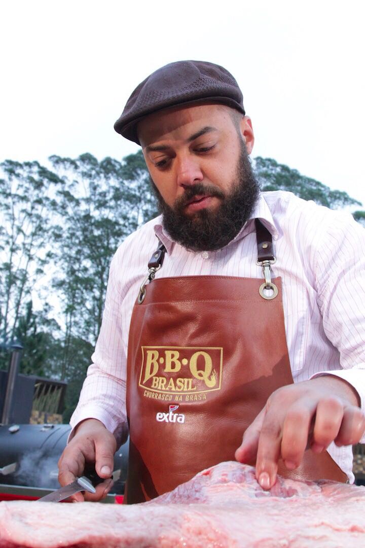 feschimanoski's tweet photo. Que avental lindo. #BBQBrasil #schimaassador https://t.co/uoL6iawTz4