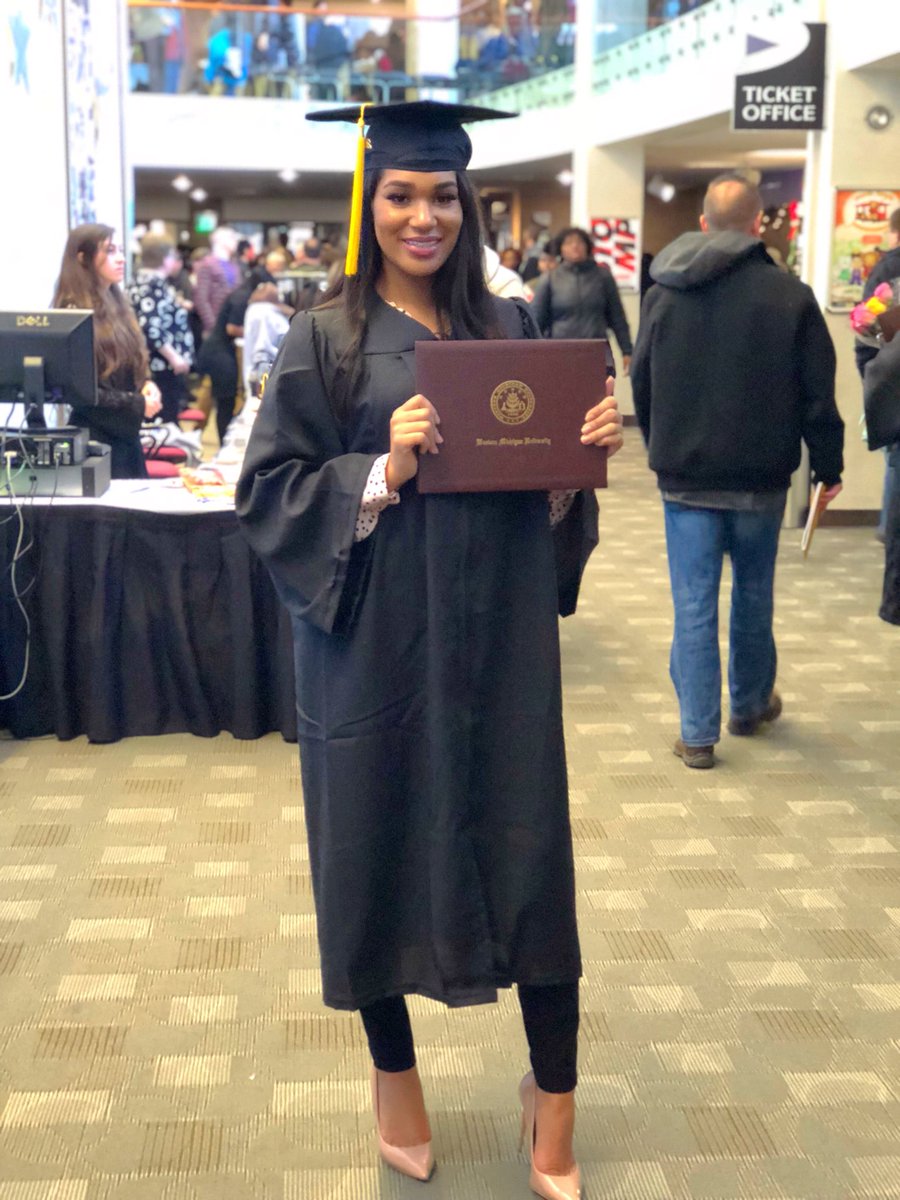 likemicah's tweet photo. They said I couldn’t do it but I stayed focused and I DID IT FOR US 👩👦🤞🏽 #gobroncos #wmu17 #wmualumni 🐎🖤💛 https://t.co/rEYz8rJOSA