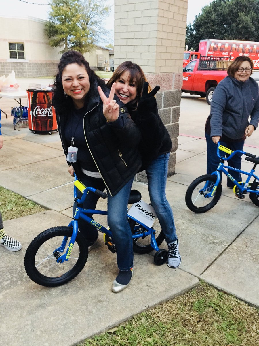 Karla_Vargas24's tweet photo. #CycleHouston #FRED. Family and Community Partnership @AFE_Stars @FBISDCommunity https://t.co/Kzs0rShVZY