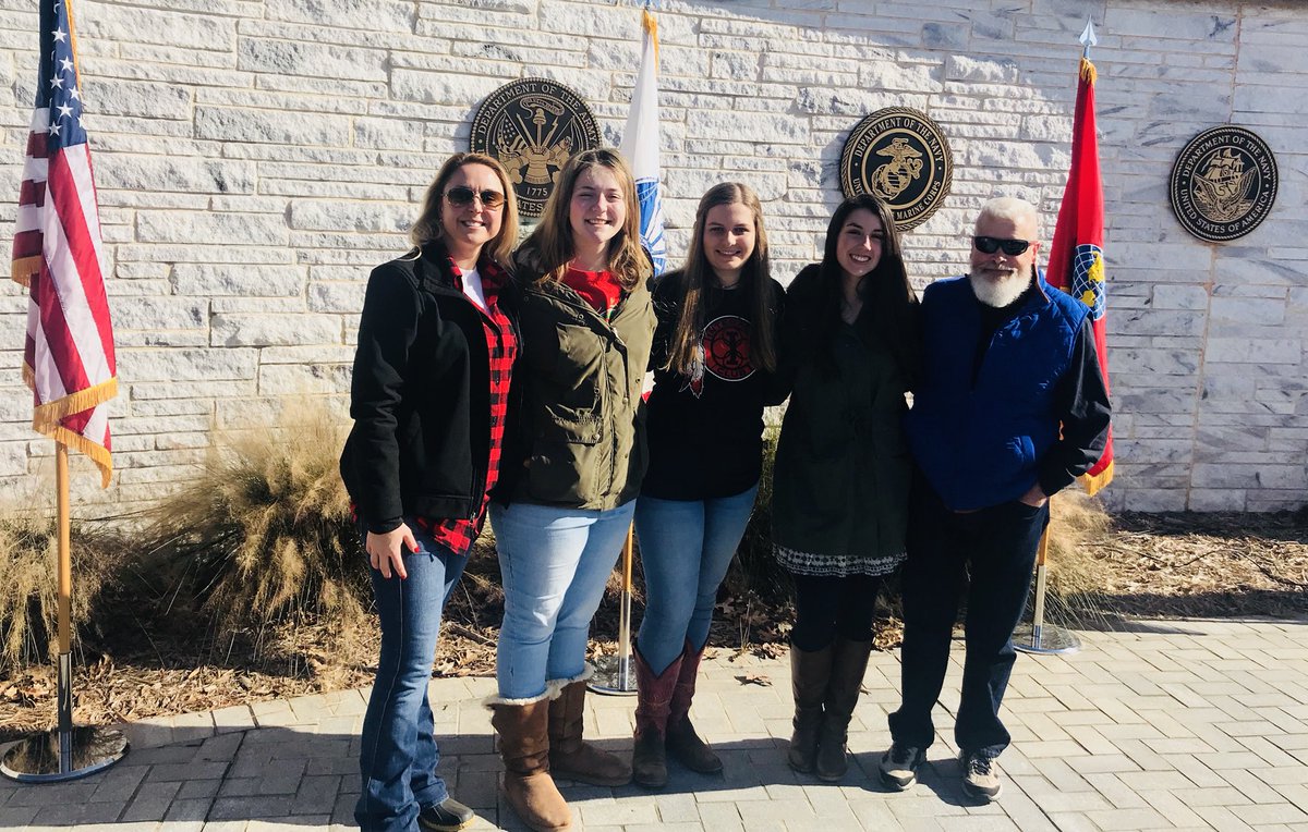 Interact members enjoyed a very meaningful day of service while volunteering for Wreaths Across America. #RememberHonorTeach #WAA2017 <a href="/tmsinfo/">Tms Info</a>