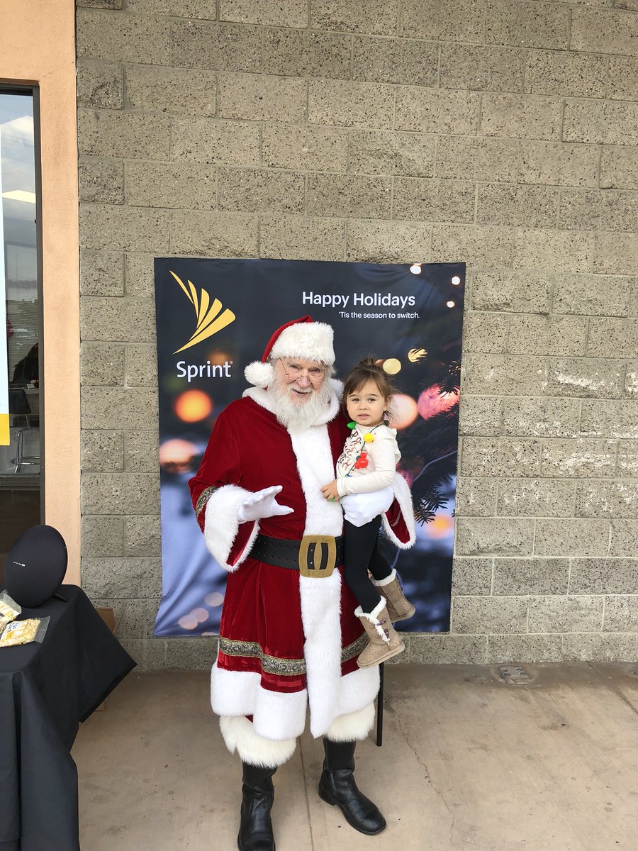 Come see Santa only at Sprint in La Mesa!! <a href="/DannyIsho/">Danny Isho</a> @BernardArabo also ask about our amazing deals going on right now!!