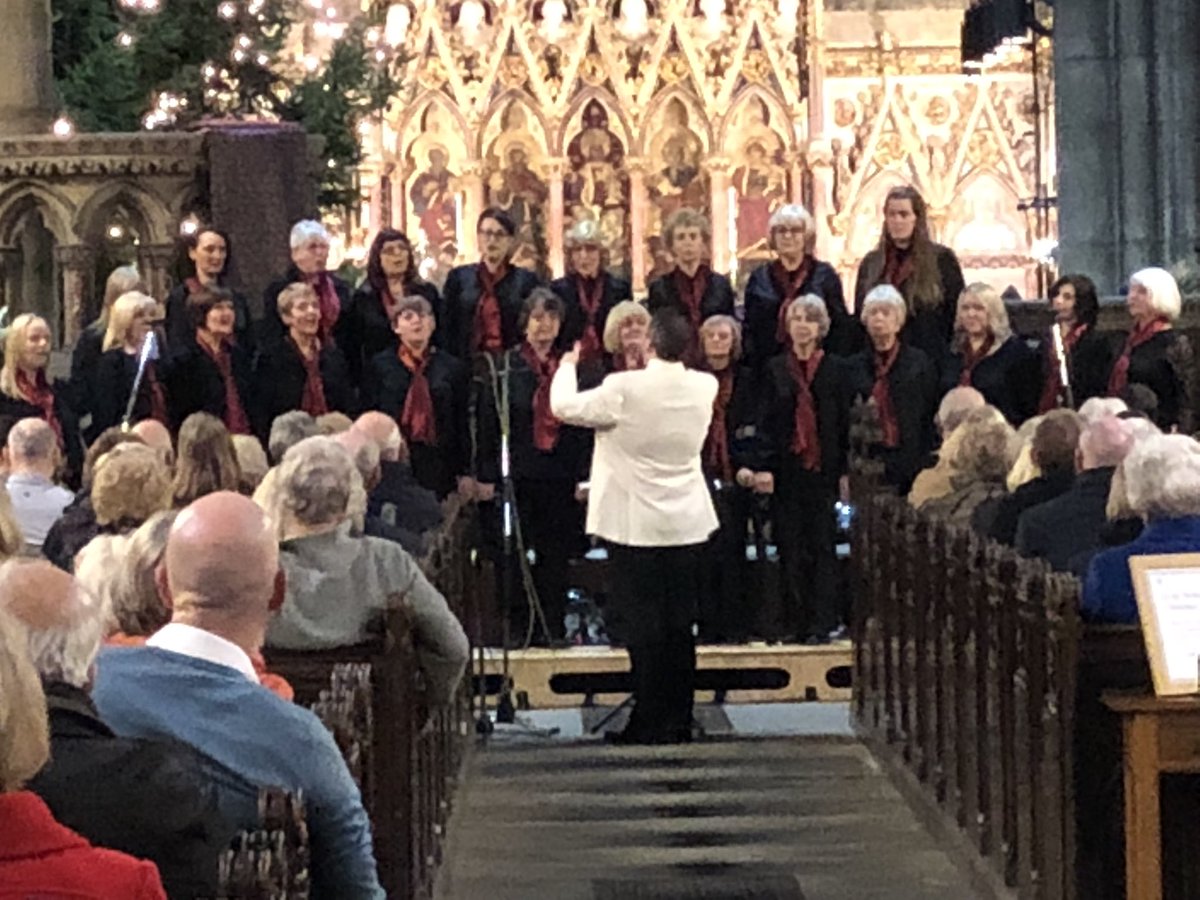 DWSingers's tweet photo. An excellent evening so far @DonMinster with @HatfieldBand! A near-capacity audience: excellent! https://t.co/edQjf7G4X0