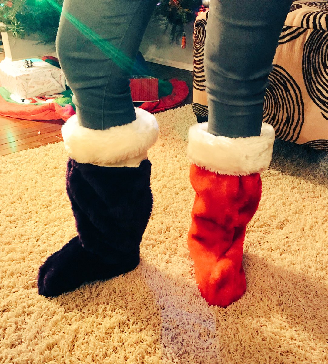 Rockin those Holiday stocking Socks 💁🏻‍♀️🎄💯 #Day6 #IHXHolidayFun <a href="/MariolandIHX/">Marioland IHX</a>