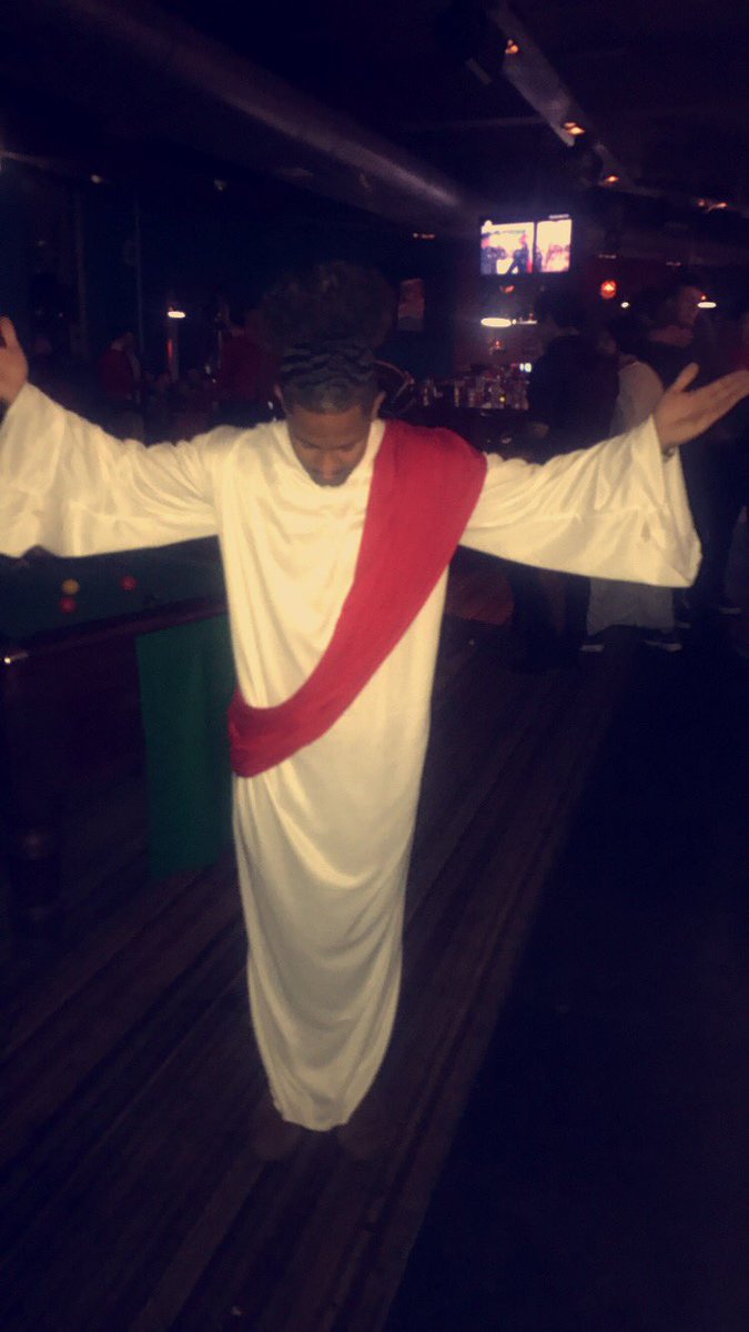 Tyrone_PT1's tweet image. Tonight ladies and gentlemen I am.....Black Jesus, or a Roman Emperor. Take your pic. #JesusWasBlackAnyway #FootballDo #UTC 💛💙