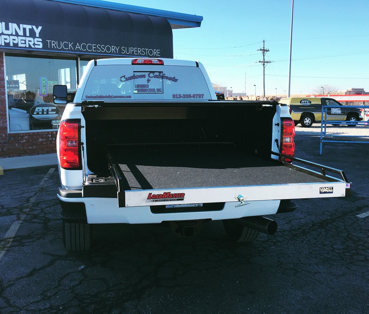4LoadMaster's tweet photo. Another happy customer from @CountyToppers in Olathe, KS! Never climb in the back of your truck again! #Cargo #cargomanagement #FleetManagement #Trucks #safety https://t.co/3HCtxXyKNI
