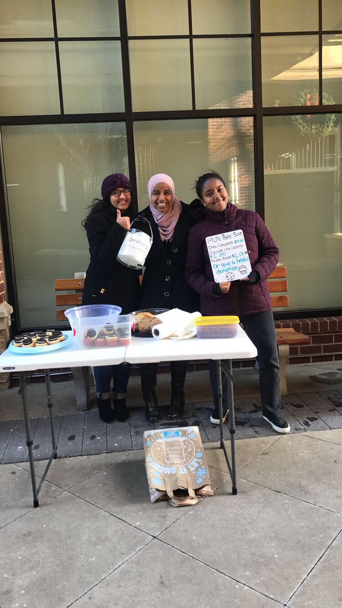 StuartMUN15's tweet photo. S/o to all of the amazing members that came out this morning to help us with our first JEBMUNI fundraiser! It was freezing, but we were still able to have a great time and sell some tasty treats:) https://t.co/YCCEfLWete