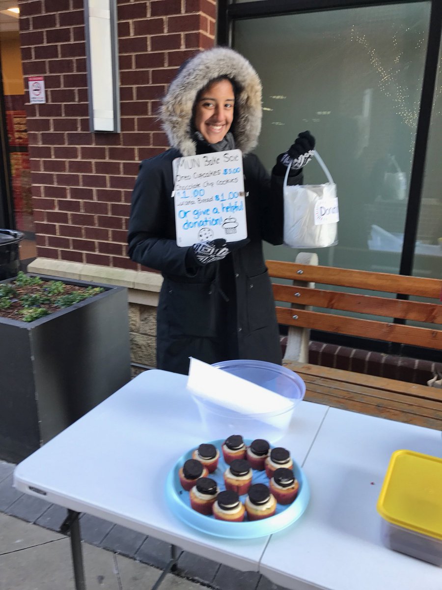 StuartMUN15's tweet photo. S/o to all of the amazing members that came out this morning to help us with our first JEBMUNI fundraiser! It was freezing, but we were still able to have a great time and sell some tasty treats:) https://t.co/YCCEfLWete