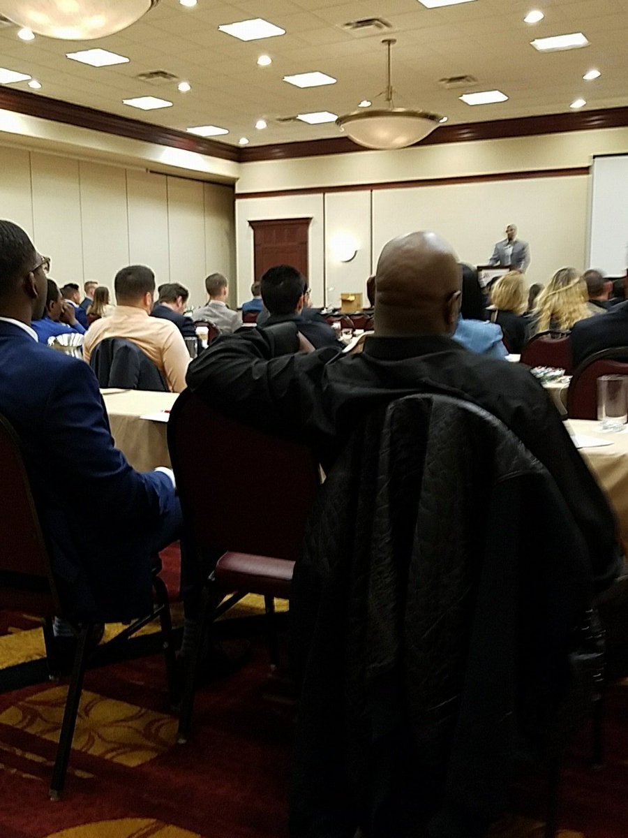 ArasGlobal's tweet photo. Motivation speaker from the NFL. #conference2017 #Motivation https://t.co/bHVruVOtnp