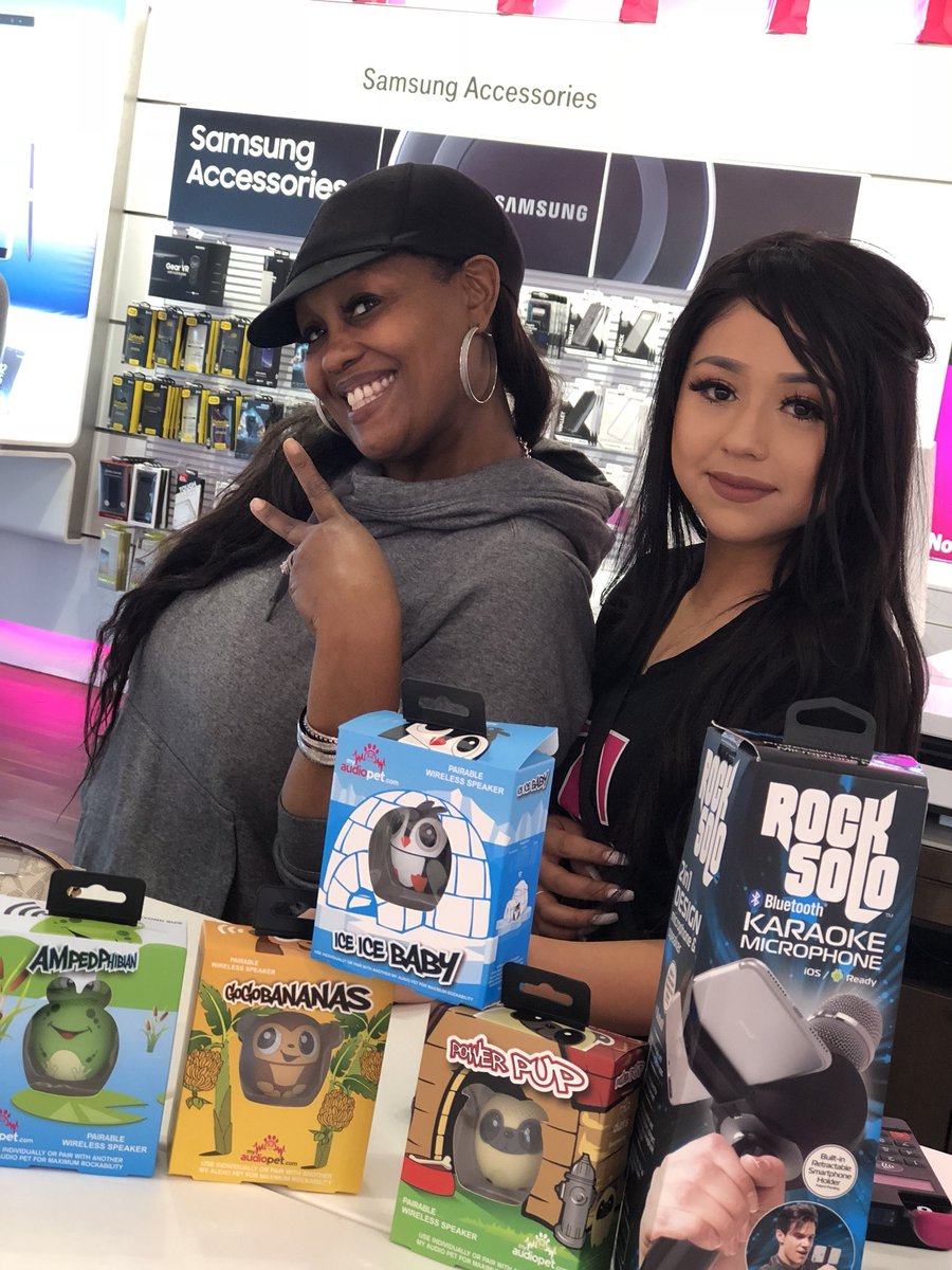 jumana01's tweet photo. Come get those #StockingStuffers with @darlynxm #TMobileMurphy #audiopets #HolidayEveryday @MrALFAcrash @Alisa_Arner @CeahJustice https://t.co/2ZVM1179Wm