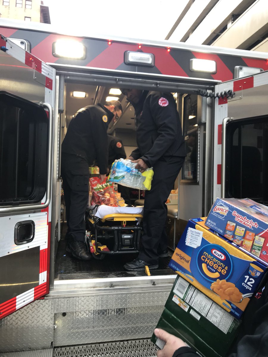 L21_stpaulfire's tweet photo. #St.PaulFirefighters drop off much needed food at the #McNallySmith dorm. Helping out St. Paul students in need. #St.Paul Fire#McNallySmith#St.Paul#LizCollin#MaraGottfried https://t.co/QarLodSEUN
