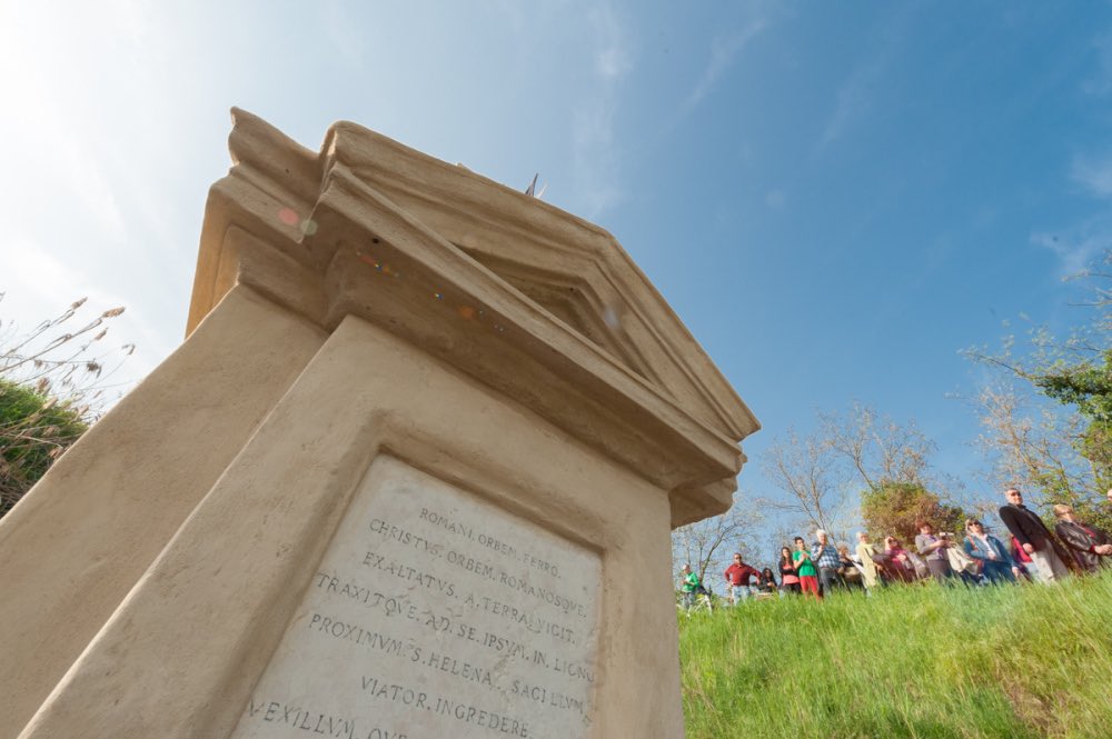 archeo_pop's tweet photo. Il cippo di Sacerno, oggi nel comune di Calderara di Reno, posto nel luogo in cui fu sancita l’alleanza fra Ottaviano, Marco Antonio e Lepido: il Secondo Triumvirato 

#Ulisse https://t.co/Z2fdCqu8io