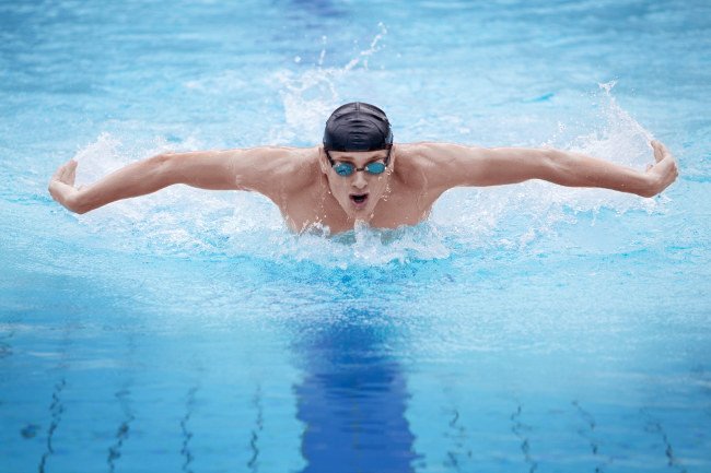 Los mejores ejercicios de musculación para progresar como nadador vía <a href="/vitonica/">Vitónica</a> vitonica.com/natacion/los-m…