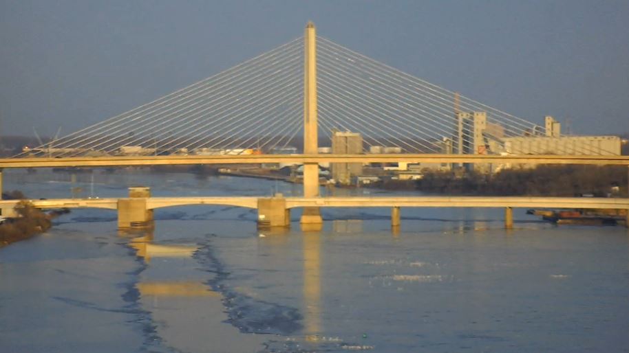 13abc's tweet photo. What a shot of the Maumee River, on a pleasant and (now) sunny day.  Notice the channel cut through the thin ice by ship traffic along the river.  The ice is THIN. #ToledoMe https://t.co/k04XiPpOqc