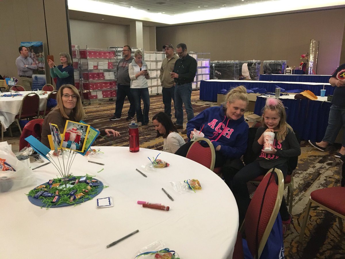 TrishaMontague1's tweet photo. #UnyieldingCommitment of @archildrens leaders. #ACNW getting ready to welcome staff to bring #CareCloseToHome. @MarcyDoderer @ChandaChacon @acnwDMcD @archildrensFred @DiehardWVUfan @LDRylee https://t.co/TIJw5hwgM6