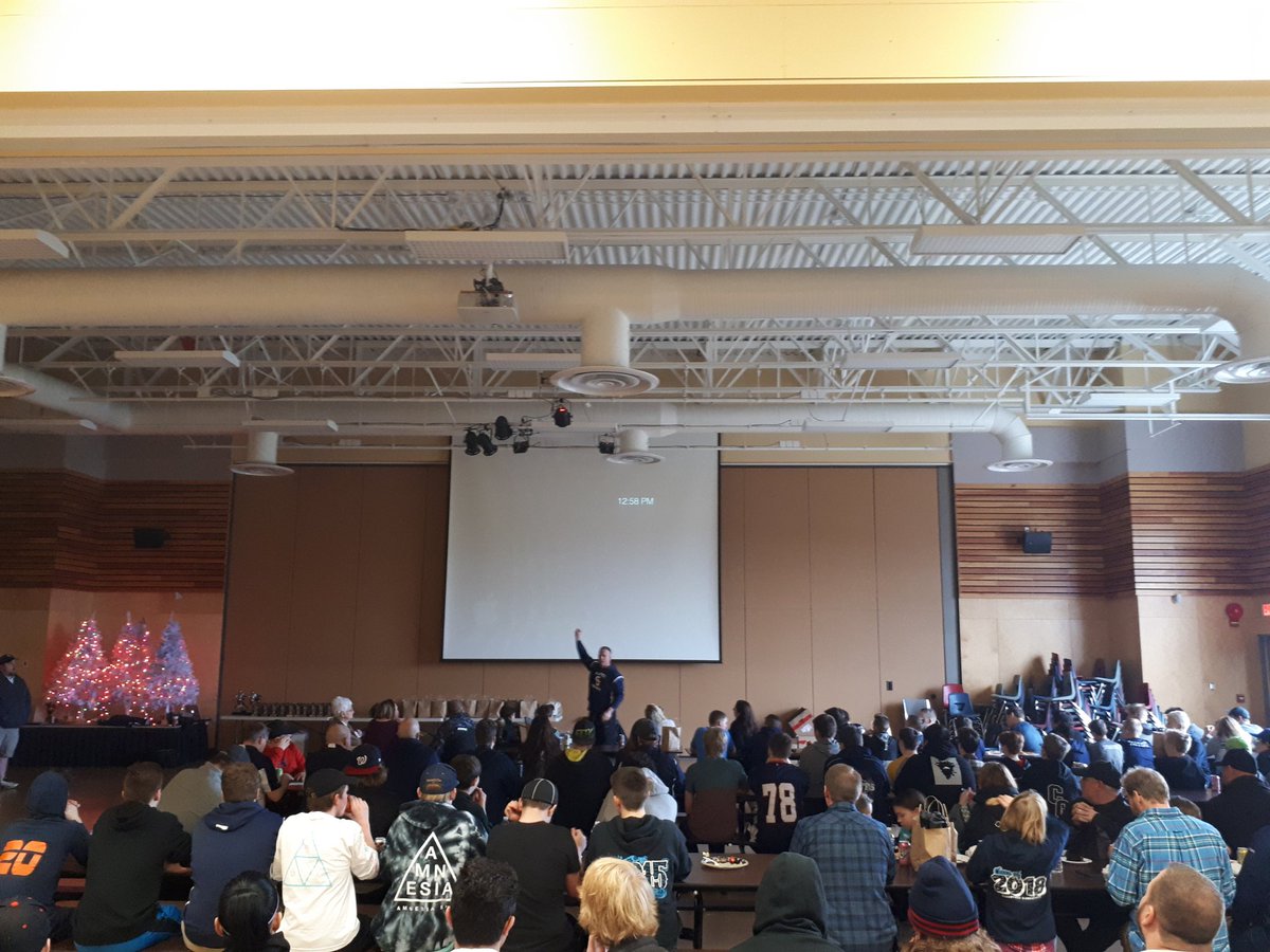 IanParksAPD's tweet photo. One of the best motivational speakers I have ever heard! @angusreid64 speaking to 200 @ChwkGiants #vision https://t.co/yjmYlLwEFM