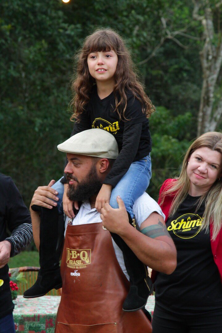 chrisflores's tweet photo. @feschimanoski está na grande final com @Carlosbbq #BBQBrasil https://t.co/T4RdYz7skb