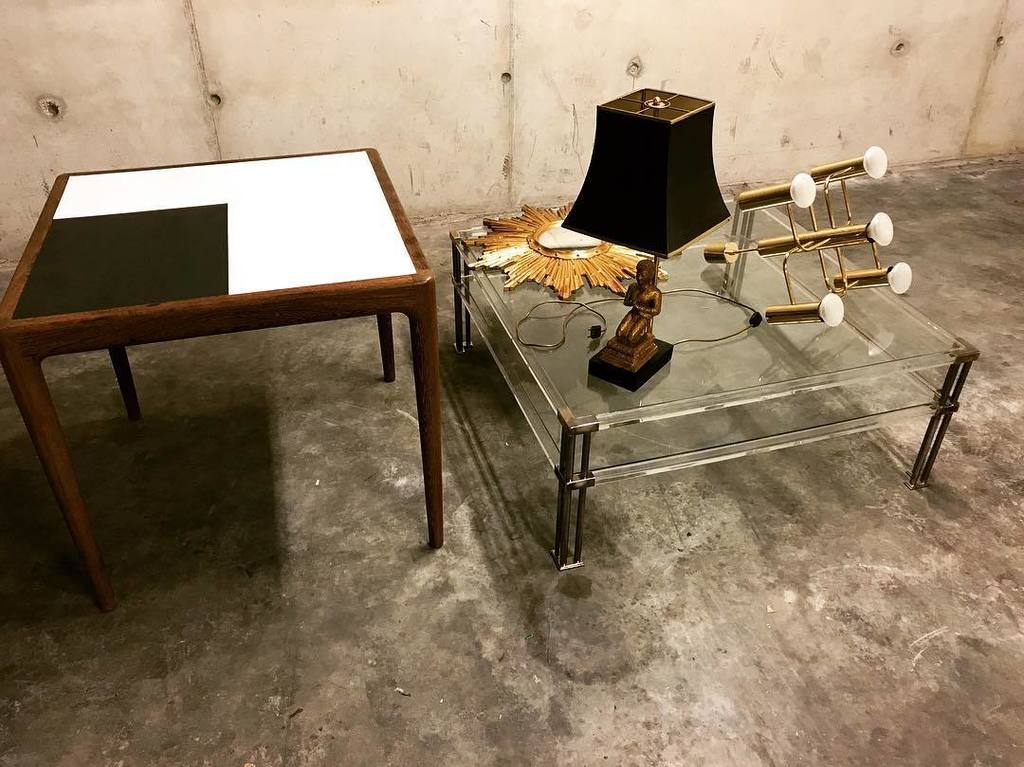 Vintiquesvof's tweet photo. #pickoftheday #antiques #vintage #midcentury #regency #josdemey #sunburst #mirror #regencytable #brass #vintagefurniture #midcenturydesign #vintagelamp #sciolari #italiandesign #boulanger https://t.co/BbBmUS3oRq https://t.co/TSaxPmuOOt
