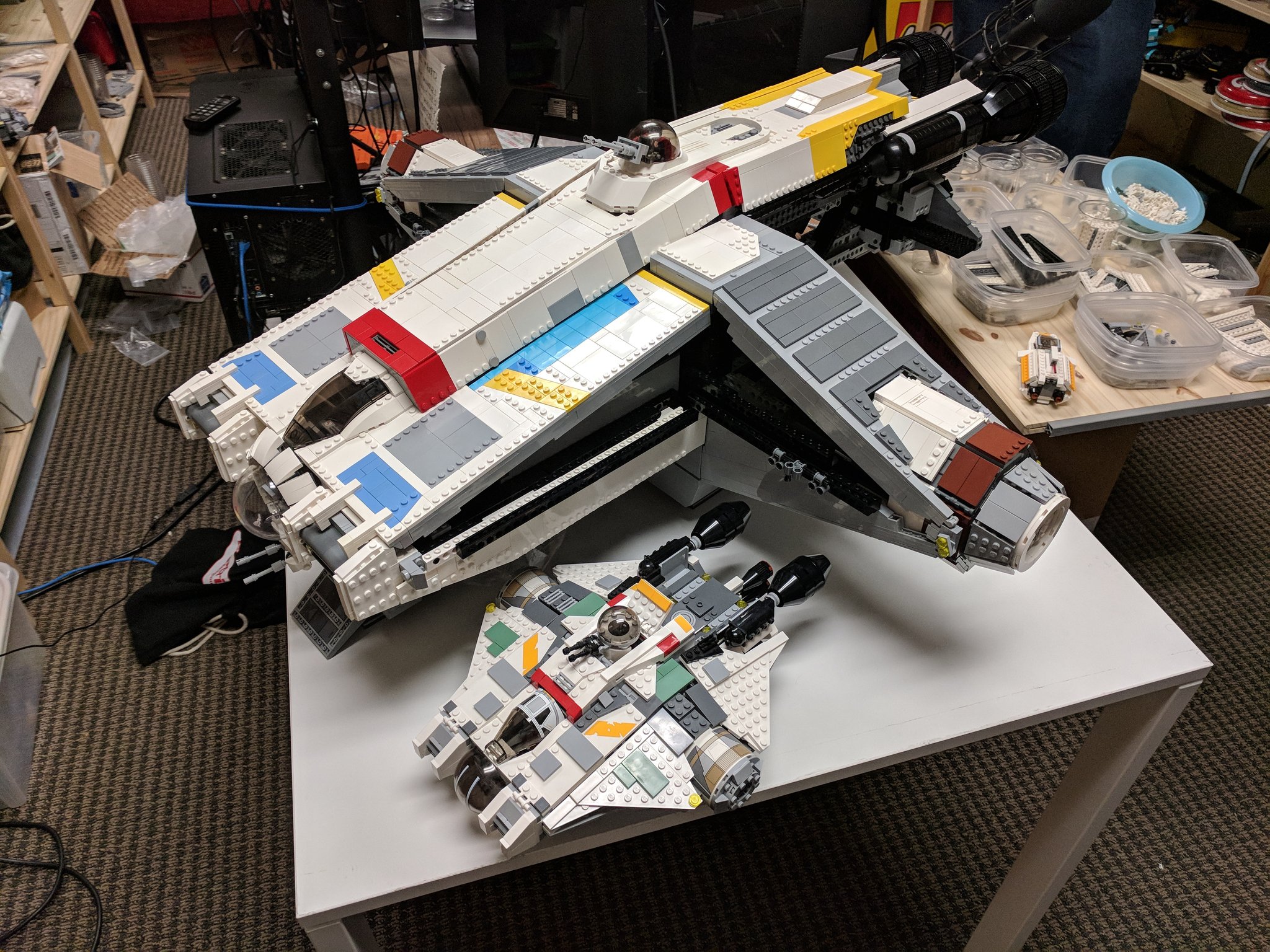 LevelCap on X 75 done creating a full minifig scale Lego Ghost from Star Wars rebels. It s really coming together. https t fIacudBCsC X