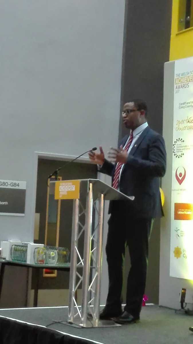 Very inspirational moment for many Somalian n their supporters at #Welshsomalian Achievement Awards 2017 tonight. Congratulations to all the nominees n their families from <a href="/PC_Grangetown/">Plaid Cymru Grangetown/Butetown/Tiger Bay</a> 👏🎉