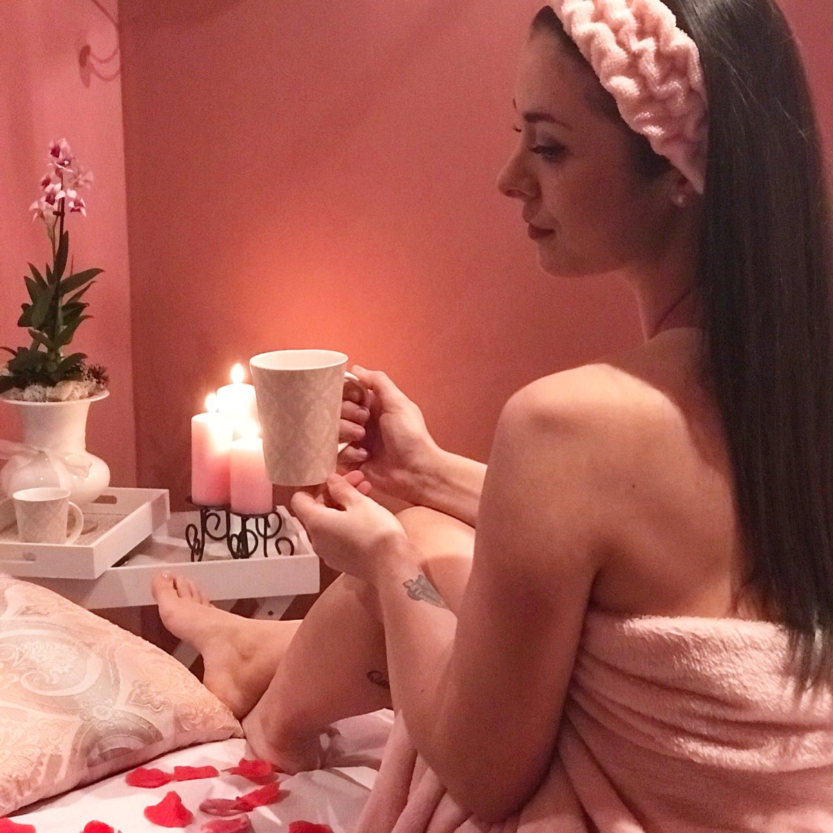 Deja que la mente se calme , el corazon se abra y entonces... Todo será diferente 🕯❤️🌹