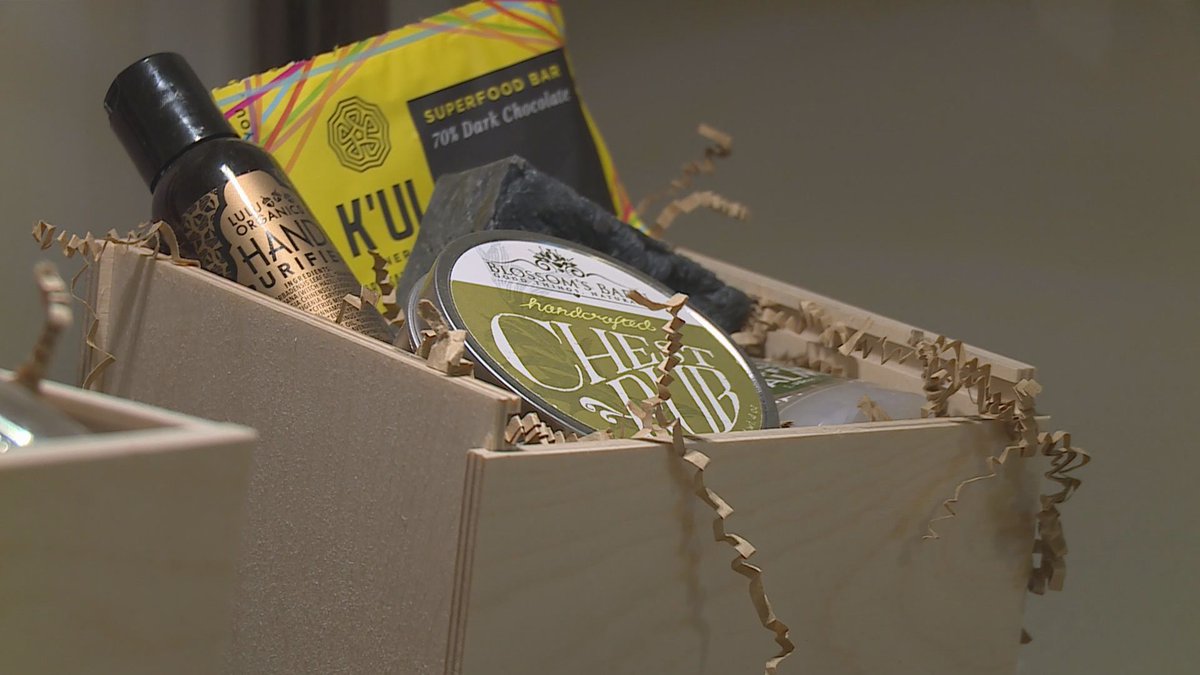 kare11's tweet photo. When you're a homesick freshman in the dorms, a care package from home can make all the difference. @DylanWohlenhaus shows us how @lovefromthenest is making it easy for parents to stay connected
https://t.co/kp6cCogxLX https://t.co/xp3VwgoBmC