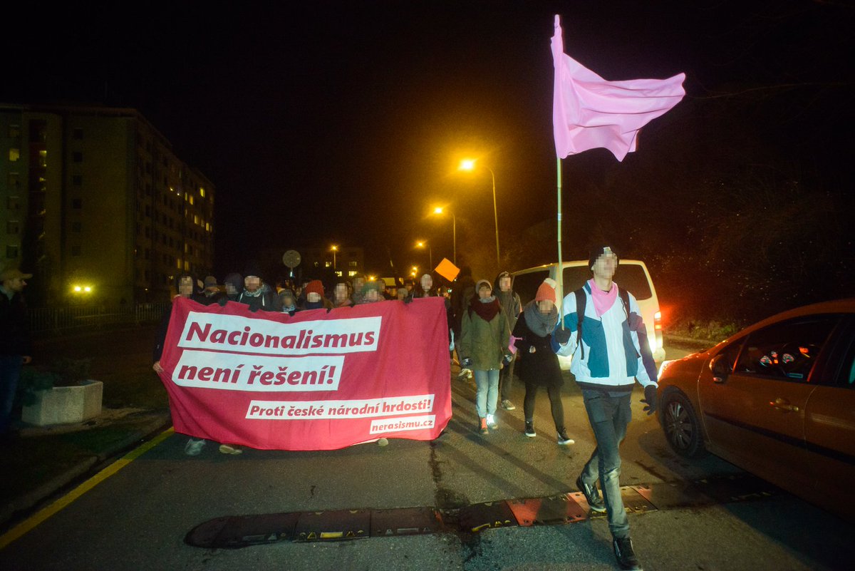 NeRasismu's tweet photo. Úspěsná blokáda představitelů a představitelek evropské ultrapravice
https://t.co/a6TXBzaKu4
#protipoliticestrachu #praha1612 #blockENF #fckSPD https://t.co/c7nmAj3oTM