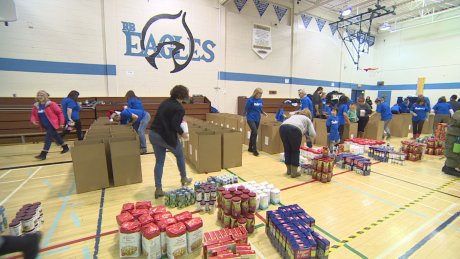 CBCManitoba's tweet photo. 200 families to receive Christmas hampers through Ma Mawi Wi Chi Itata annual drive https://t.co/nAsUti9J1o https://t.co/YgwxJSdH0z