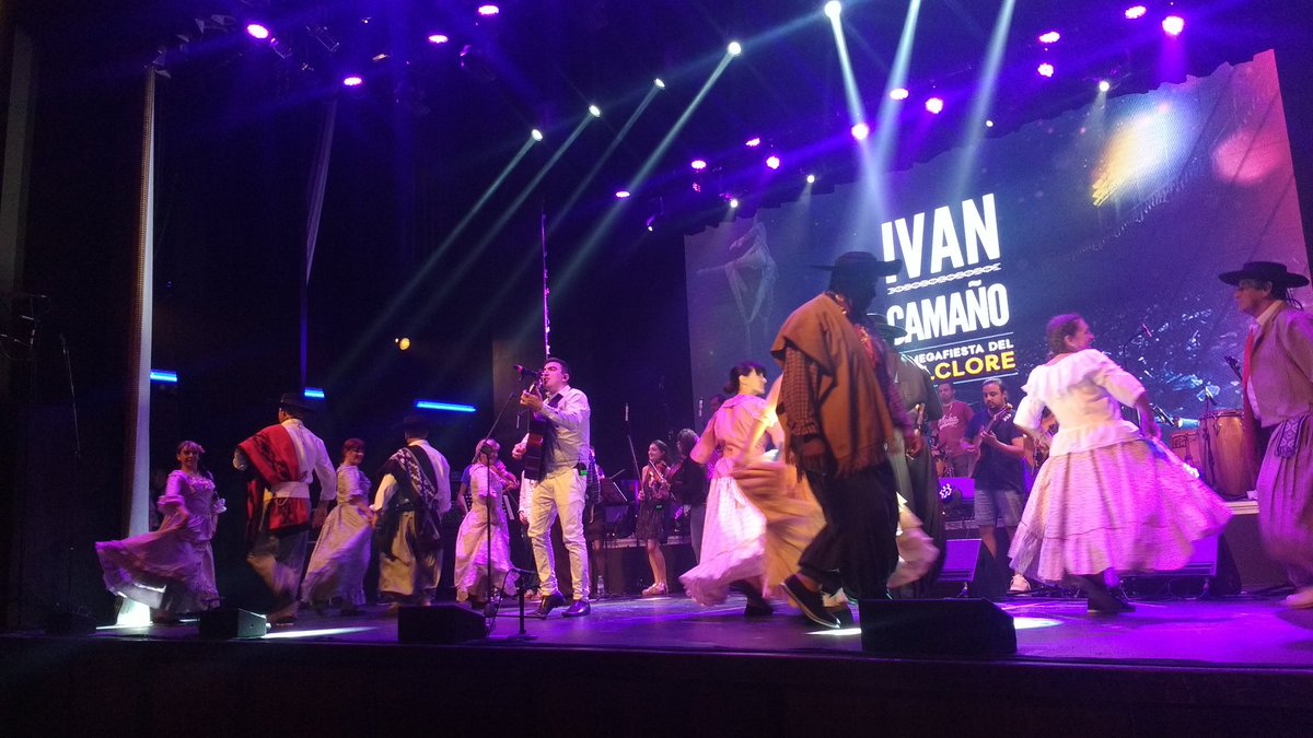 Ivan_camano's tweet photo. Increíble ensayo... Y mucho más asombroso será el gran show esta noche en el teatro Gran Rivadavia vení y sumate a #lamegafiestadelfolclore https://t.co/Mh8K6zXgb8