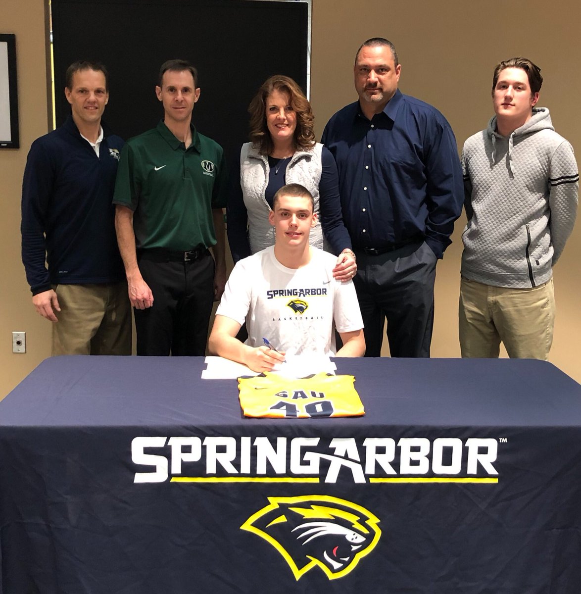 tylerkaminski43's tweet photo. It’s official 🖊✅ @SAUCougars_MBB https://t.co/nkRrQAFysx
