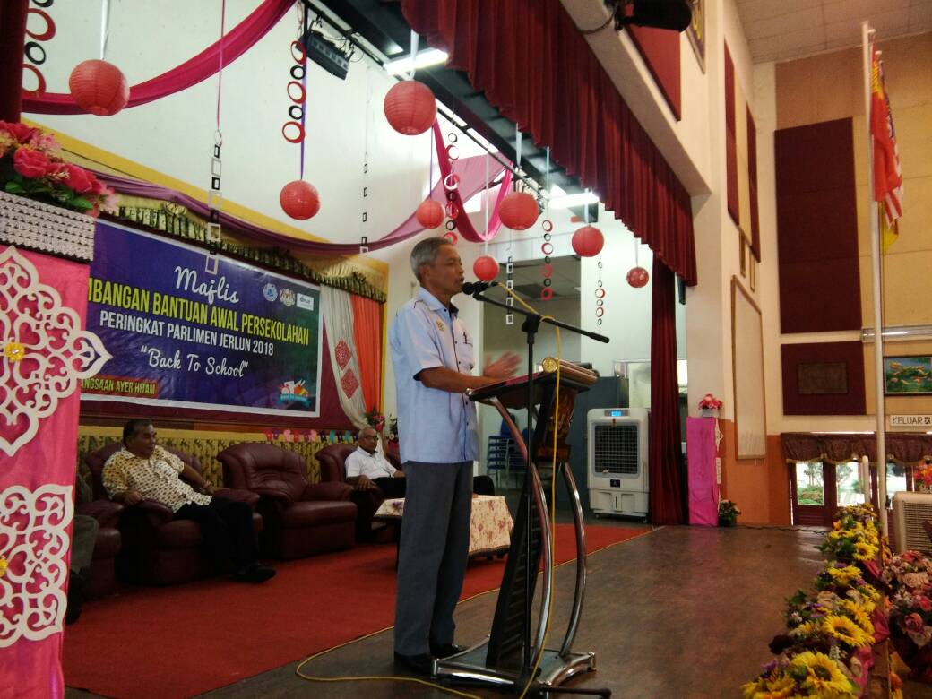 plus2u's tweet photo. Ucapan oleh YB Dato’ Wira Othman Aziz, Ahli Parlimen Jerlun. @LLMrasmi #backtoschool2017 #PLUS #UEMGroup https://t.co/iBrFp70aoN