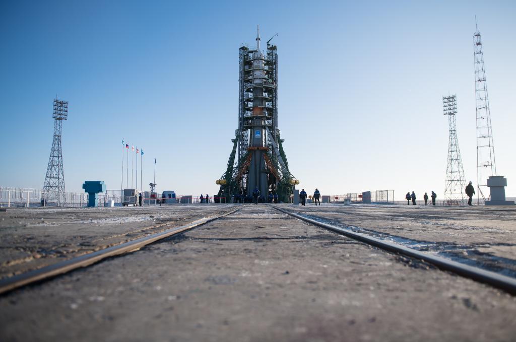 NASA's tweet photo. Tonight, three new crew members launch to @Space_Station at 2:21am ET. Watch live coverage starting at 1:15am ET: https://t.co/mzKW5uV4hS https://t.co/sKciKcU72C