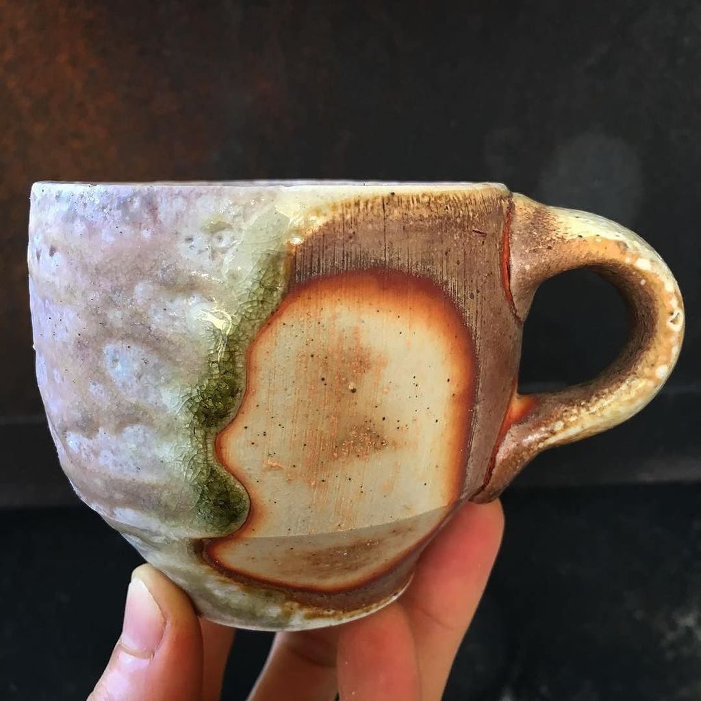 noticingclay's tweet photo. Noticing 3/3: fired surfaces
#Repost @zachsierkepottery
・・・
Little on the clean side.... but I'm not complaining:) unloading tomorrow #mugshot #pottery #woodfire #anagama #flashandash https://t.co/a0DFjbcgMM https://t.co/XLHJz6IUmE