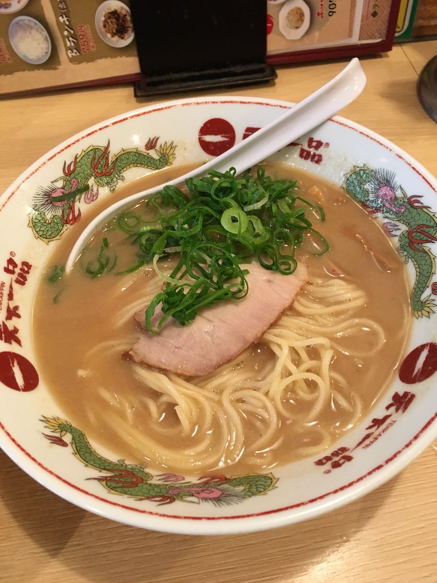55tazy's tweet photo. 今日の昼食
#天下一品 のランチセット
#こってり と高菜ご飯 820円
あまり美味しくない。年のせいかな。今年128杯目の #ラーメン

thick chicken soup #ramen n rice topped with pickled mustard leaf for lunch.

#noodles
#拉麺
#拉面 https://t.co/3fJ9R6pVp8