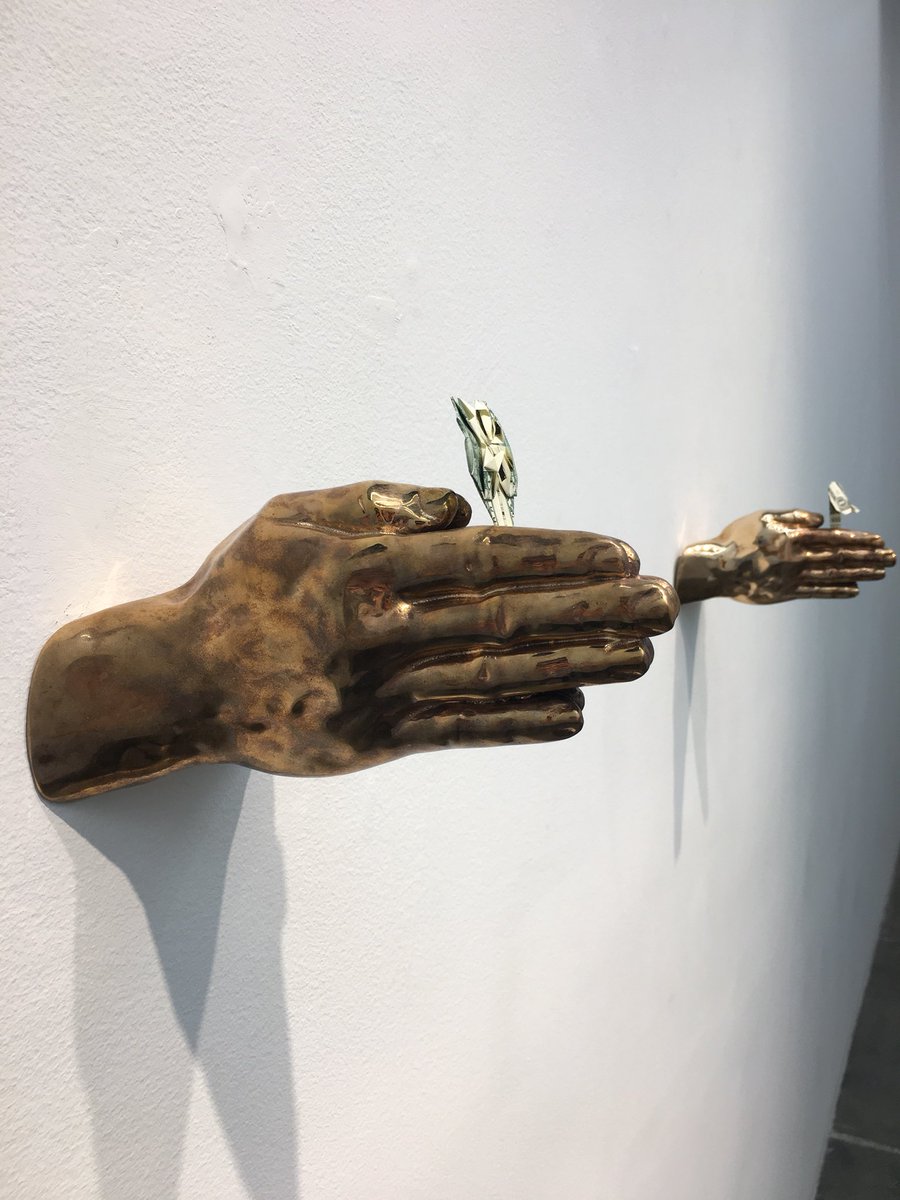 UNIXGallery's tweet image. The head and the heart, a balancing act:
“In God We Trust Everyone Else Pays Cash” by @merinoeugenio on view now for the group show #UNIX 
.
.
.
#unixgallery #groupshow #eugeniomerino #eugeniomerinoart #art #artist #gallery #titular #chelsea #sculpture #contemporaryart #💀 #❤️