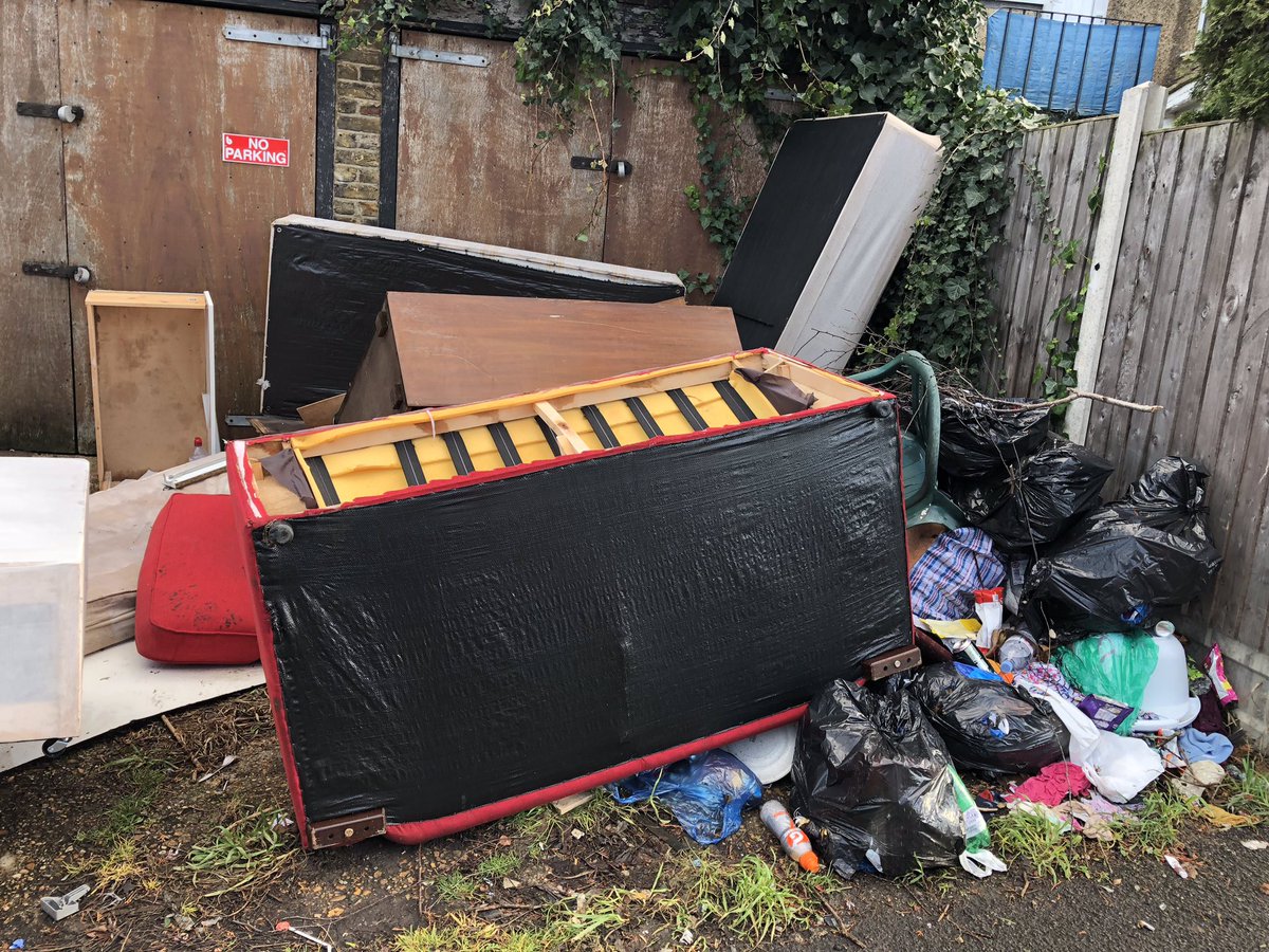 CraftyLilMakes's tweet photo. .@wfcouncil This pile of rubbish on Kitchener Rd (patrolled daily by CPZ officers, incidentally) has been growing for >2 weeks. Disgusting https://t.co/eQgWInu2kv