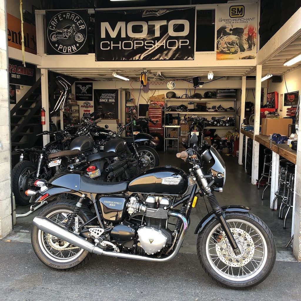 motochopshop's tweet photo. ....And another Thruxton getting dropped off for service and some new bar end mirrors. 🙌🙌🙌 #motochopshop #madetoride #triumph #thruxton #bonneville #scrambler #t120 #bobbersnchoppers #bonnevillebobber #streettwin #triumphtwin #triumphnation #triumphofficial #caferacer #bobbe… https://t.co/PHp9WAd1MR