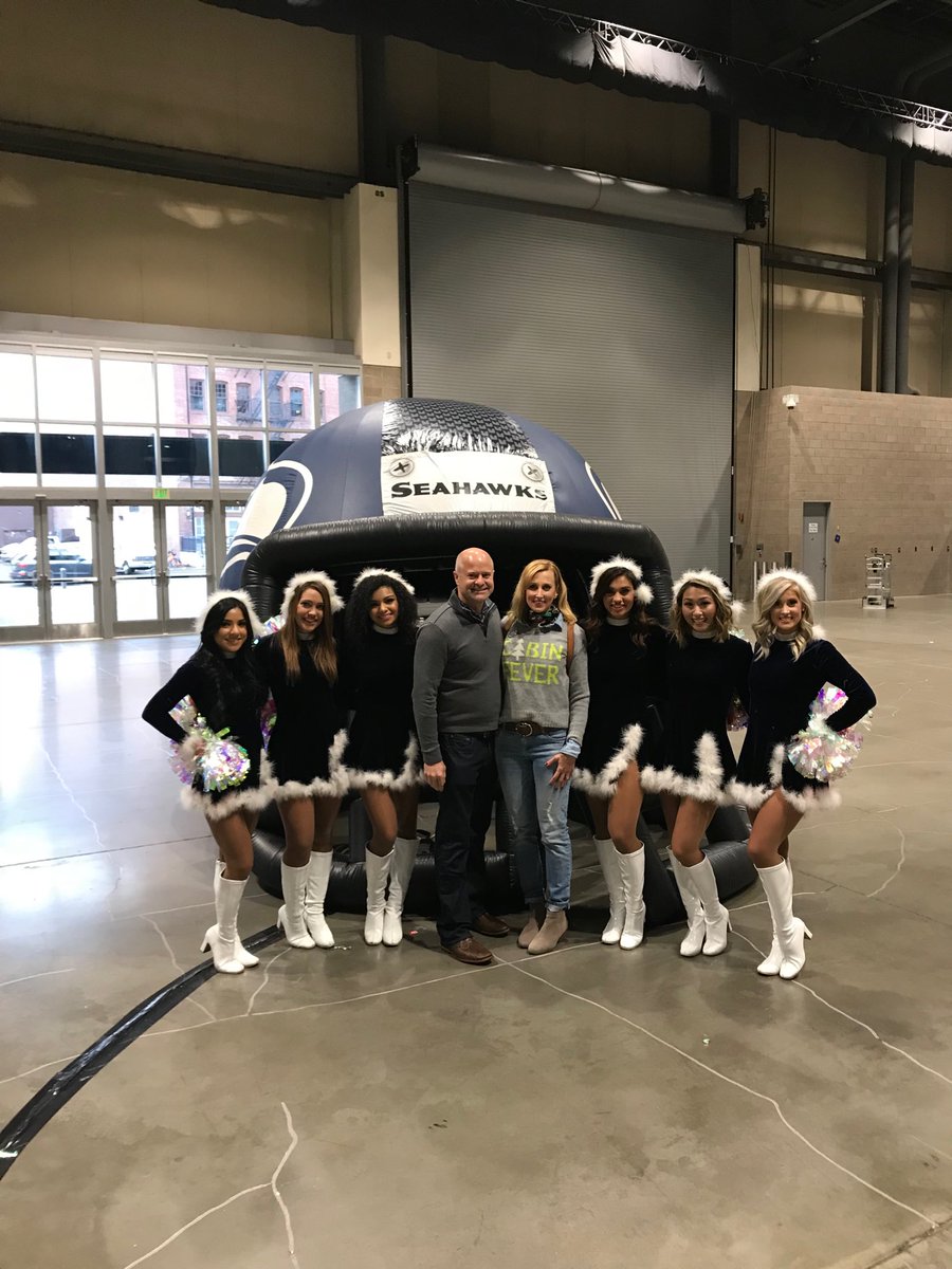 avjedi's tweet photo. #HawkSmiles https://t.co/aCQh6dRLkF
