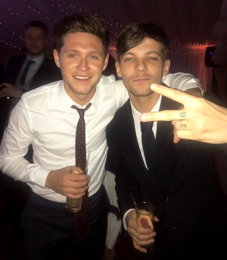 LouisPromoSquad's tweet photo. THIS IS WHAT WE SIGNED UP FOR 😍😍😍😍 https://t.co/VJE8gS2yV7