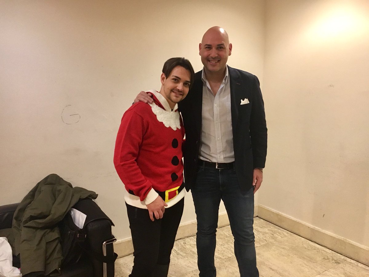 manzorob's tweet photo. Grazie @Valerio_Scanu è stato un bellissimo concerto di #Natale 😁🔝 #ValerioScanuChristmasSongs https://t.co/hhFxckjS4A