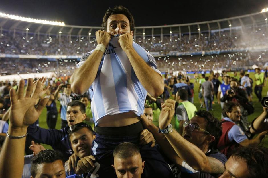 RacingTwittea's tweet photo. Volvió el Rey 👑 La casa está en orden, #Racing está feliz. https://t.co/4yAfegInl5