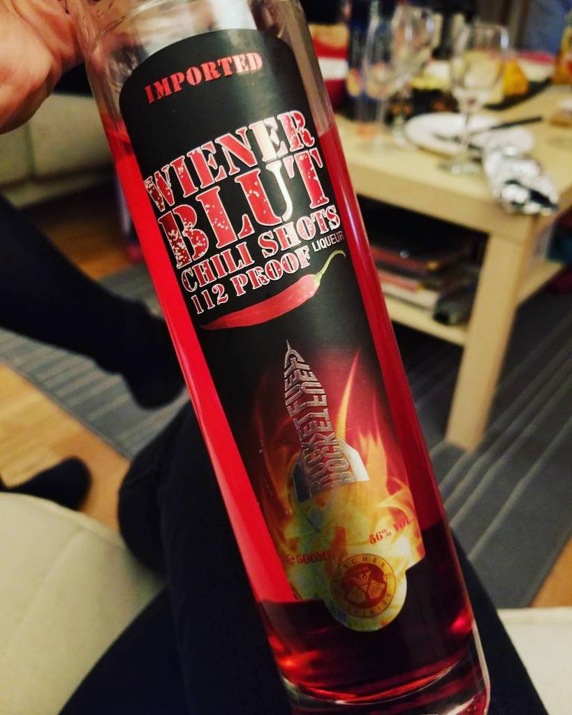 vanderfong's tweet photo. why on earth does this exist? #feeltheburn #stealingpresents #happyholidays #notworthit https://t.co/Mu7i76a7oa https://t.co/tRbKG3zK4P