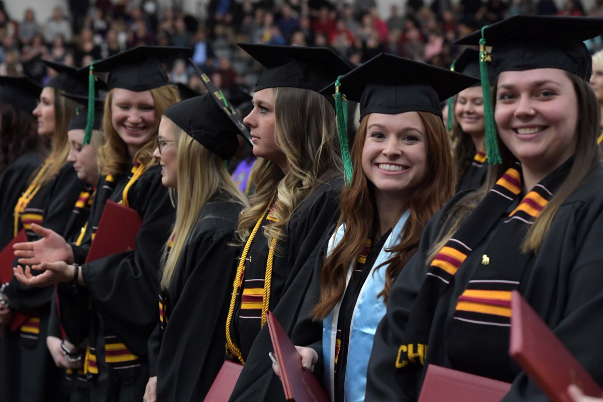 FerrisState's tweet photo. Here are scenes from Fall 2017 commencement (#FerrisGrad2017). More than 600 students participated in commencement ceremonies on Saturday, Dec. 16. #FERR1S #BulldogForLife https://t.co/awHHqfvgHE