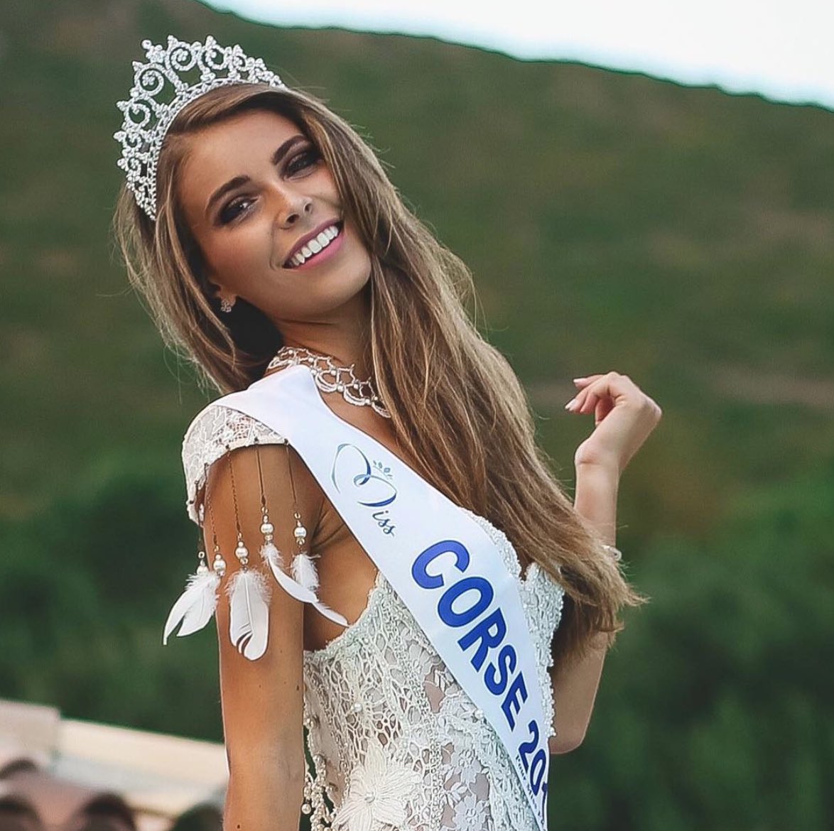 GossipRoomOff's tweet photo. De nombreux spectateurs pensent que Miss Corse méritait le titre. Qui est d'accord ? 👑 #MissFrance2018 https://t.co/89rYDcRH9X